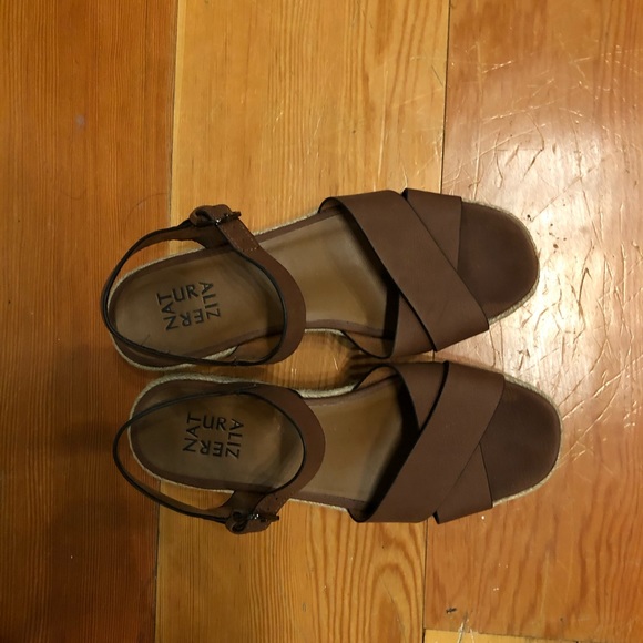 Platform sandals - Picture 3 of 3